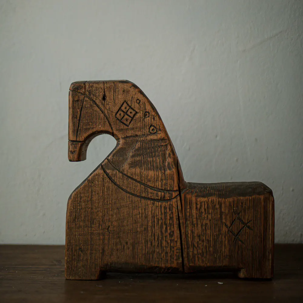 Конь WoodenArtefact
